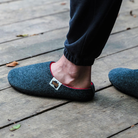 Outback - Men's - Charcoal & Red Outback Slippers Gumbies