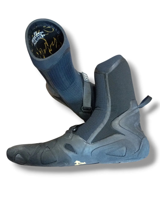 USED - Xcel 7mm Drylock Round Toe Wetsuit Boots UK Size 12 wetsuit boots Xcel