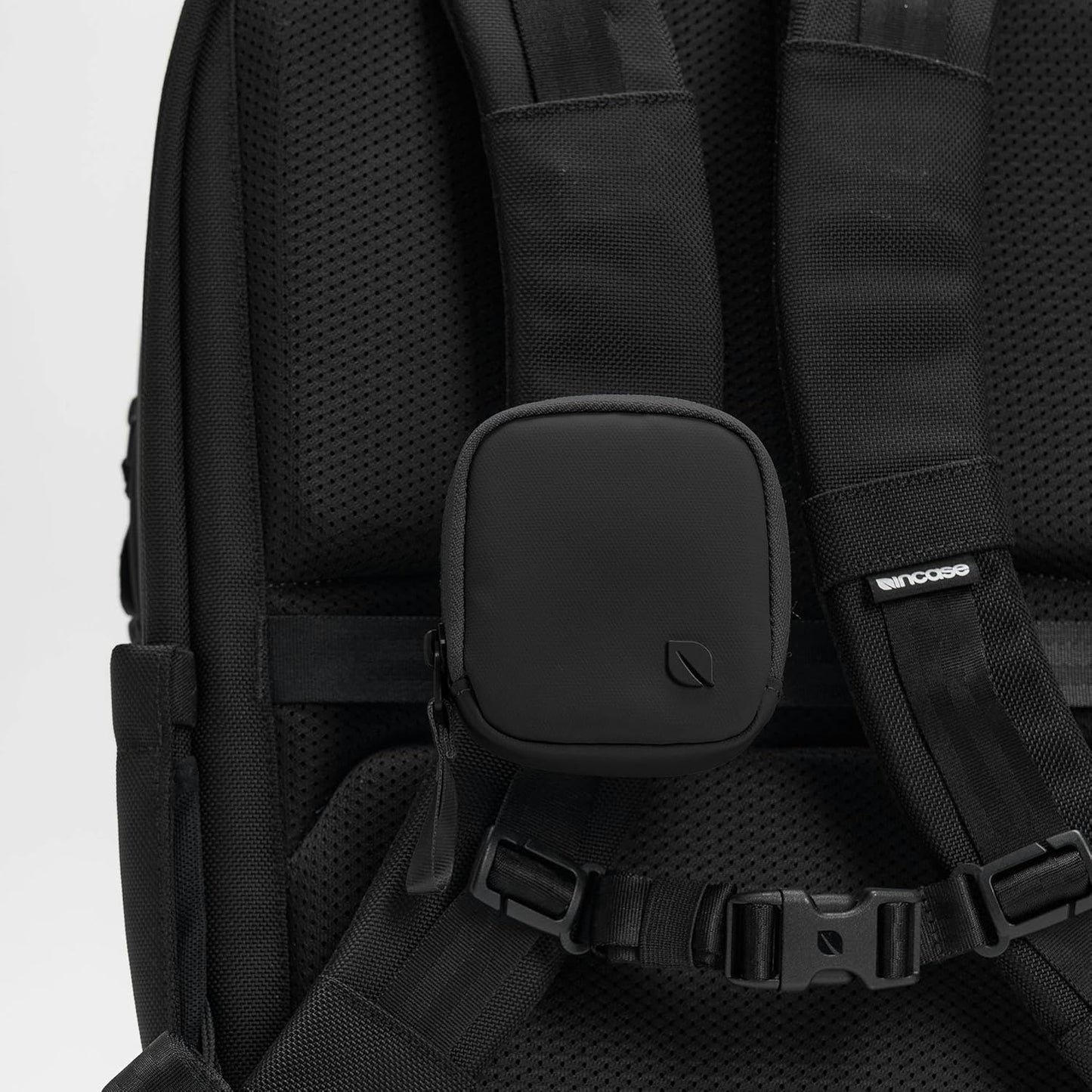 INCASE A.R.C. Compact Pouch with ReSpun 100% Recycled Polyester - Black bag INCASE