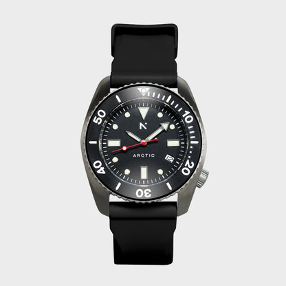 'Arctic' 500m Dive Watch (43mm) | Pitch Black Watches Rotate North