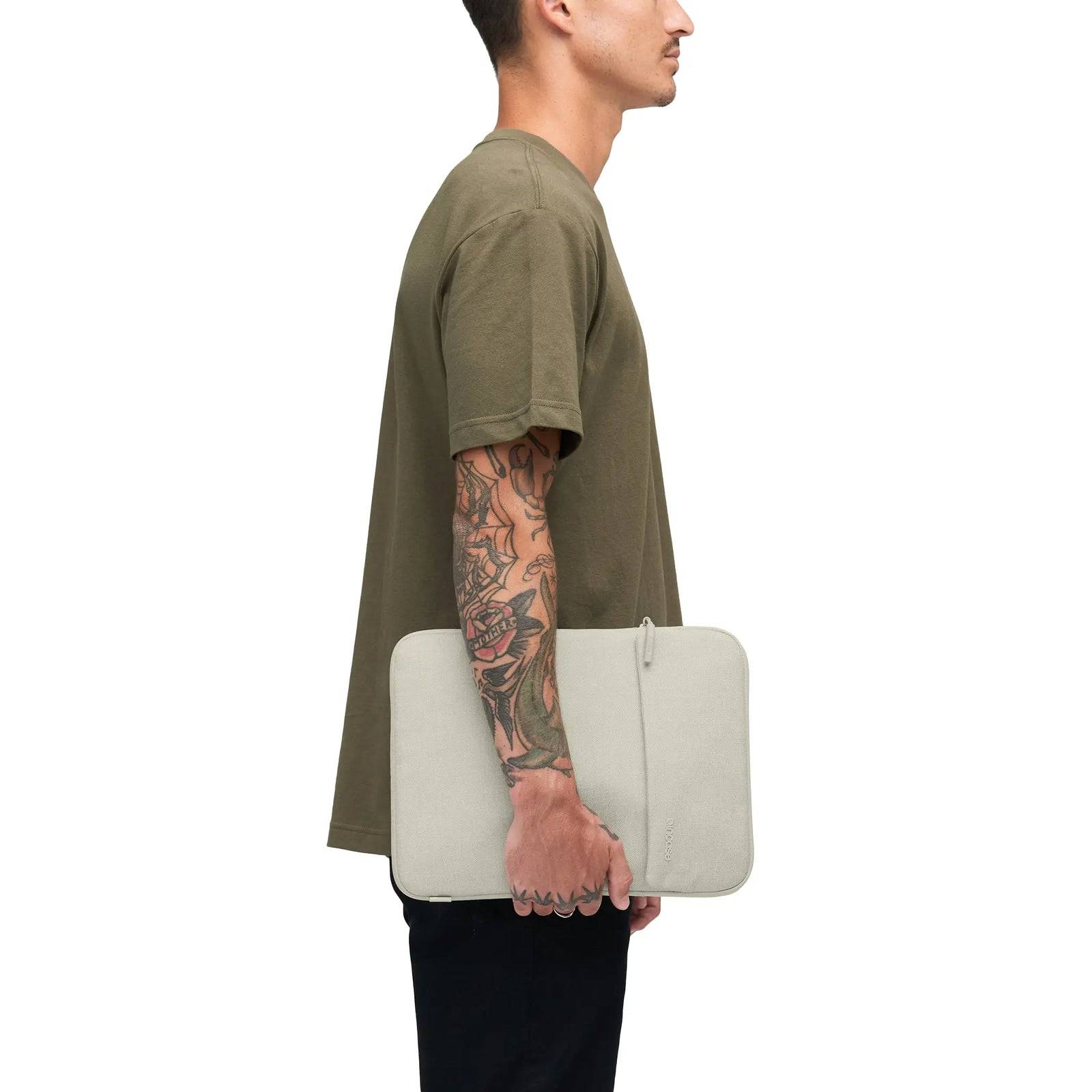 INCASE Crosstown Sleeve with Woolenex for 14-inch Laptop - Limestone bag INCASE