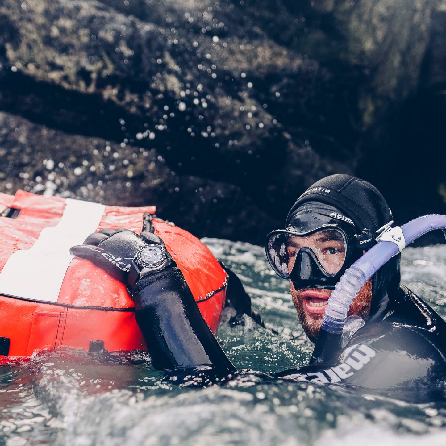 'Arctic' 500m Dive Watch (43mm) | Pitch Black Watches Rotate North