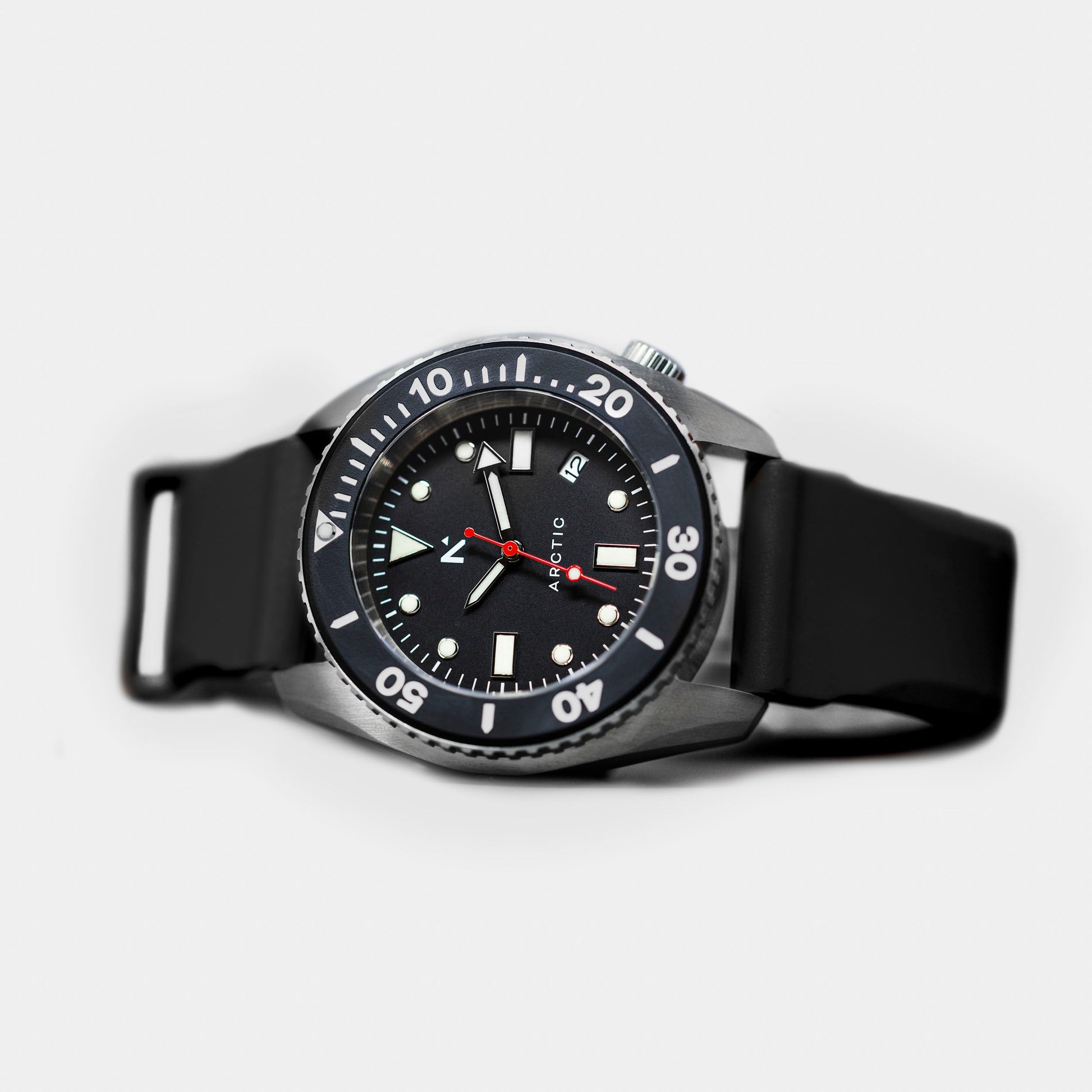 'Arctic' 500m Dive Watch (43mm) | Pitch Black Watches Rotate North