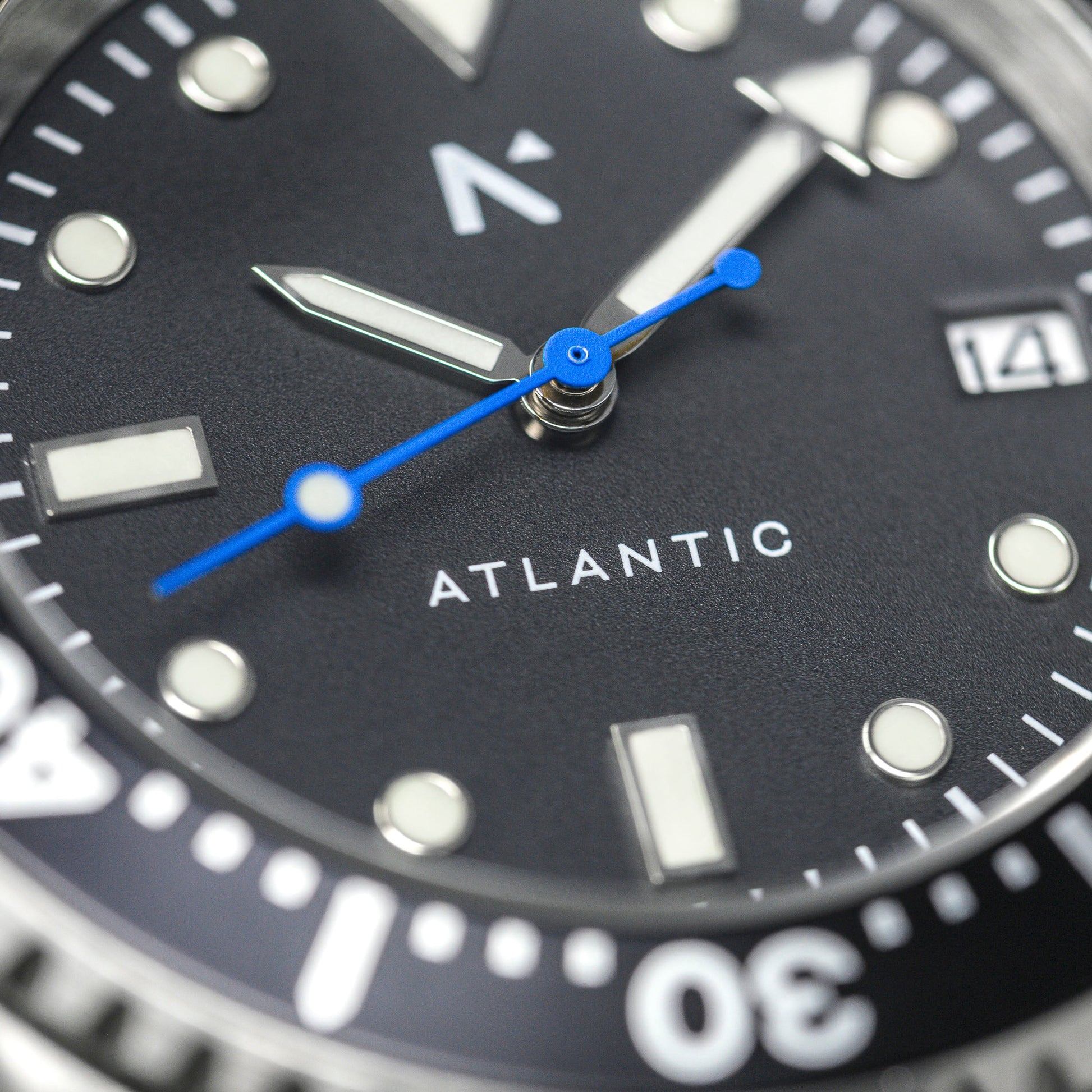 'Atlantic' Dive Watch (40mm) | Moss Green Watches Rotate North