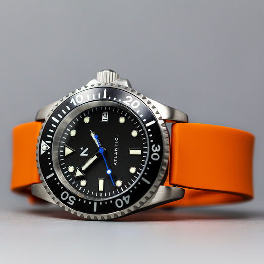 'Atlantic' Dive Watch (40mm) | Flare Orange Watches Rotate North