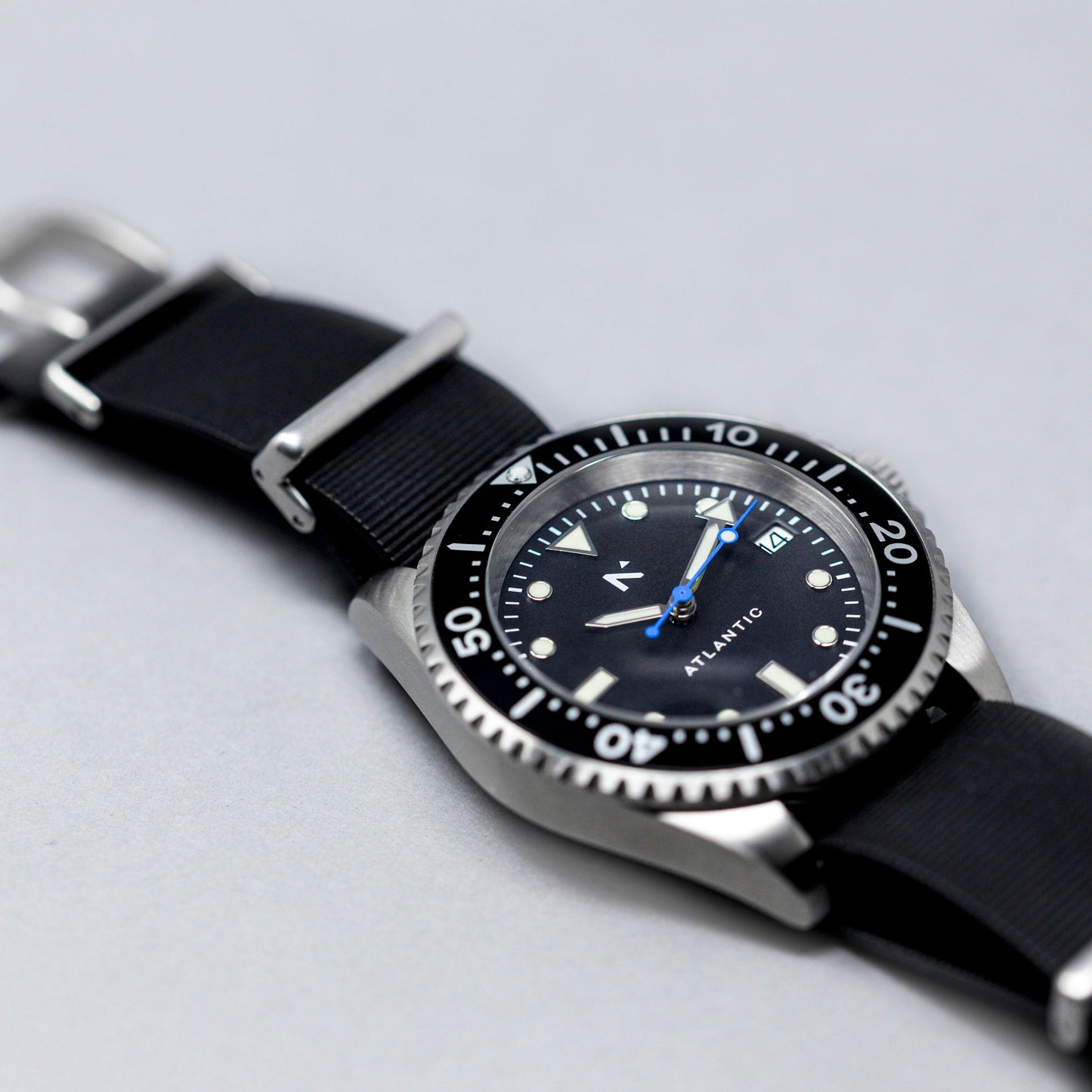 Natural Rubber NATO Watch Strap | Seal Black (20mm) Watch Strap Rotate North